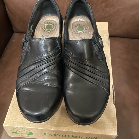 Earth Origins Rhoda Leather Shooties, Black, Sz 8.5 with box. - Picture 3 of 10